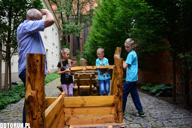 Letnie spotkania z archeologią