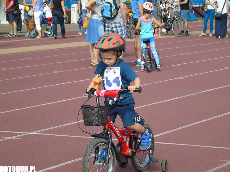 Wyścigi rowerkowe na stadionie