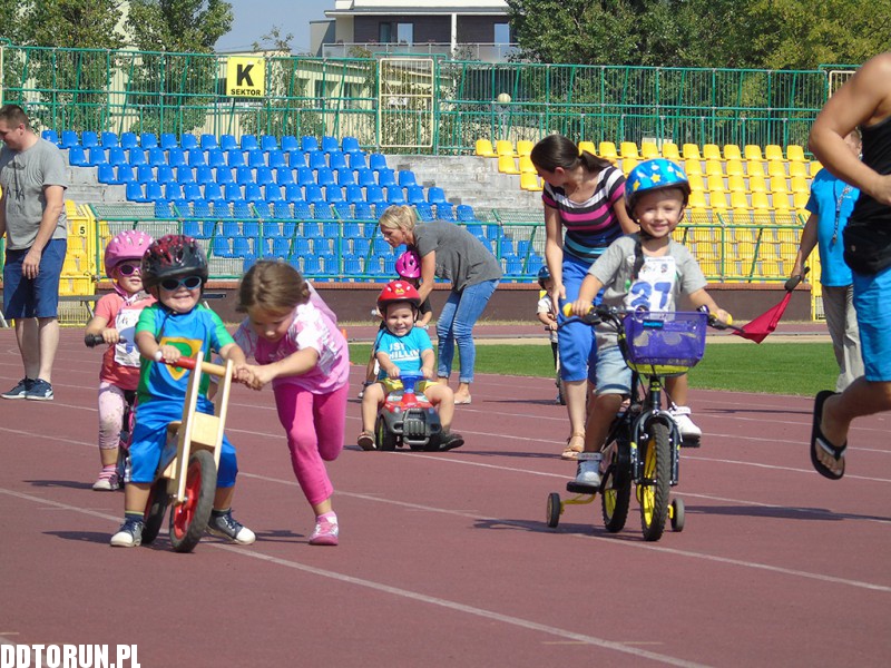 Wyścigi rowerkowe na stadionie