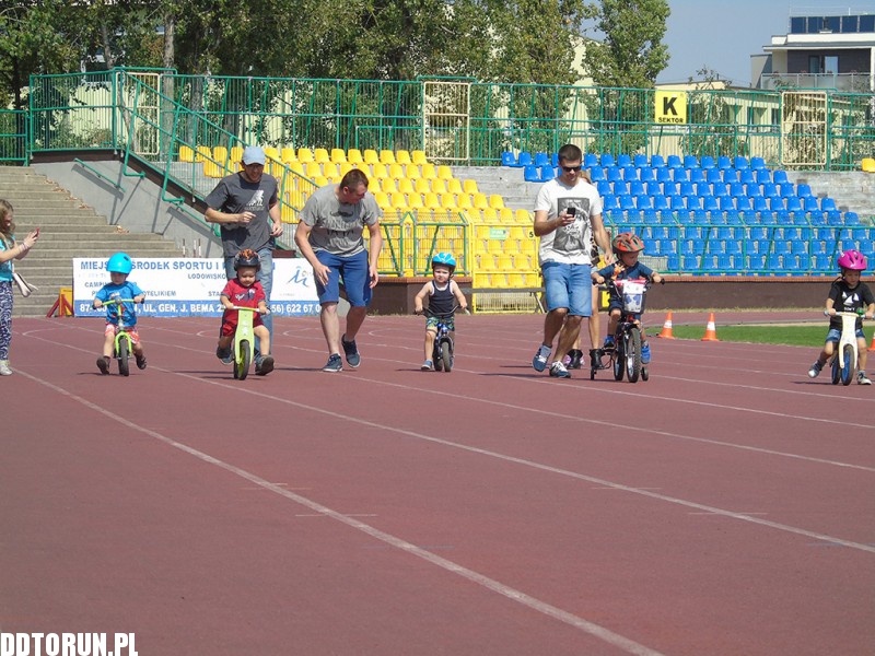 Wyścigi rowerkowe na stadionie