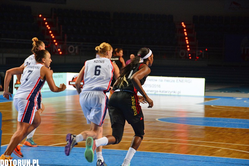 Energa Toruń wygrywa z Basketem