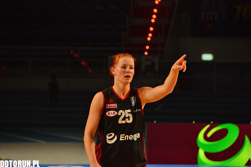 Energa Toruń wygrywa z Basketem
