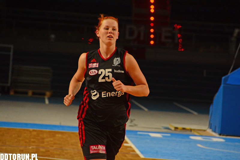 Energa Toruń wygrywa z Basketem