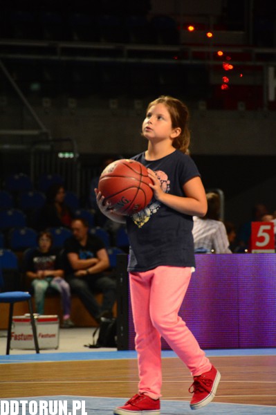 Energa Toruń wygrywa z Basketem