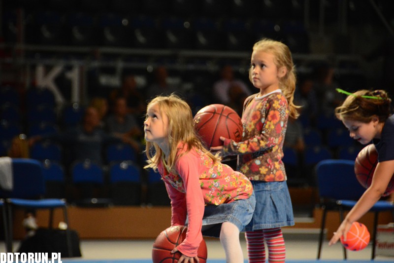 Energa Toruń wygrywa z Basketem