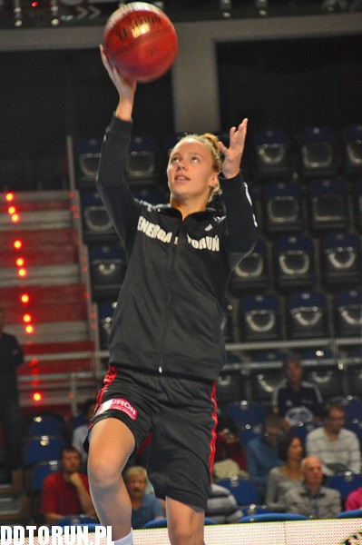 Energa Toruń wygrywa z Basketem