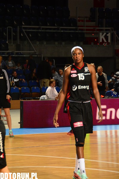 Energa Toruń wygrywa z Basketem