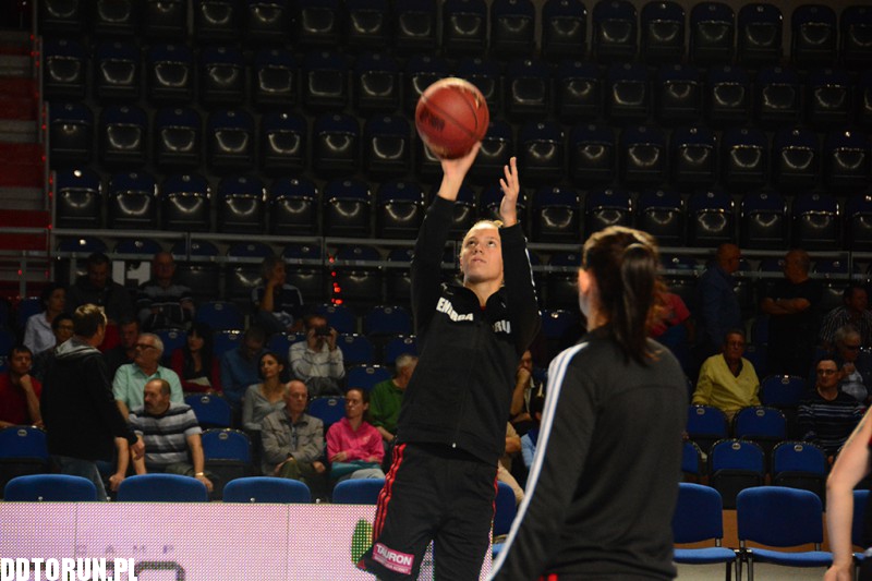 Energa Toruń wygrywa z Basketem