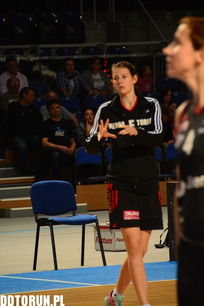 Energa Toruń wygrywa z Basketem