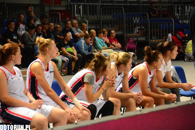 Energa Toruń wygrywa z Basketem