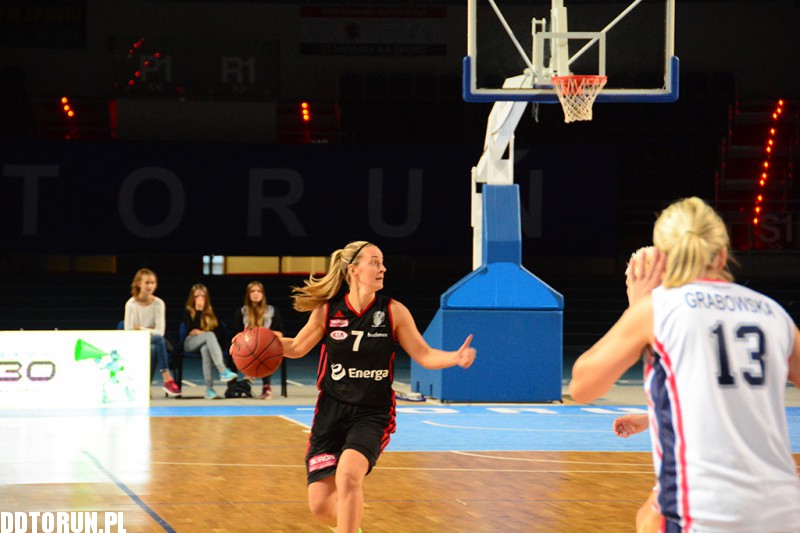 Energa Toruń wygrywa z Basketem