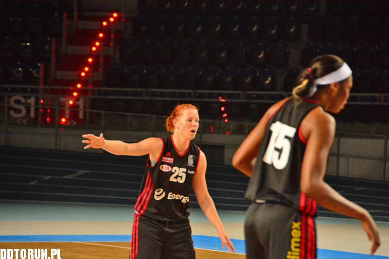 Energa Toruń wygrywa z Basketem