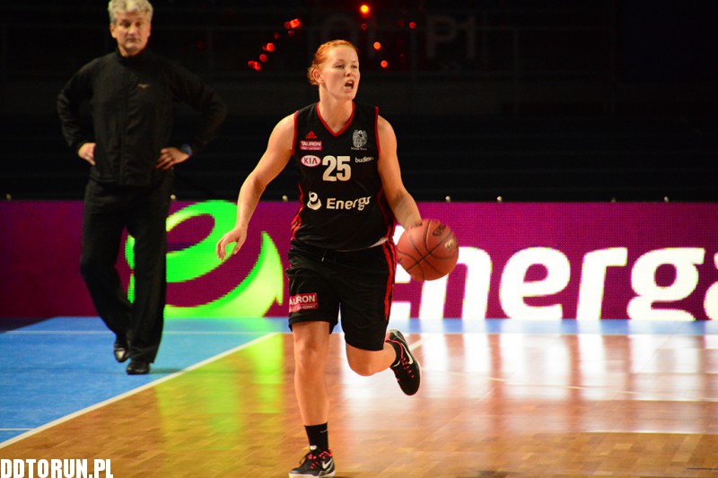 Energa Toruń wygrywa z Basketem
