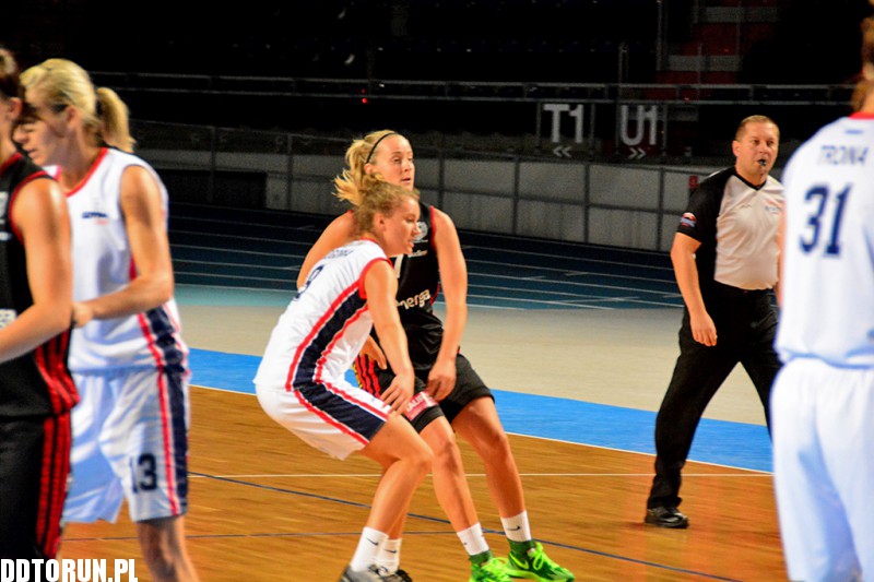 Energa Toruń wygrywa z Basketem