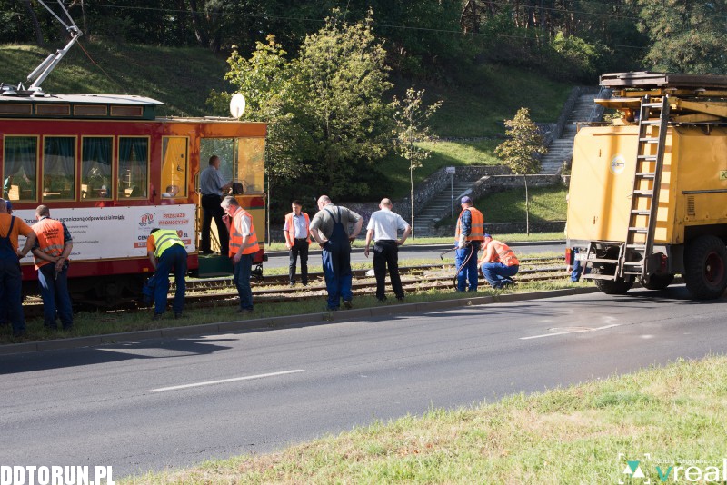 Zabytkowy tramwaj wypadł z torów
