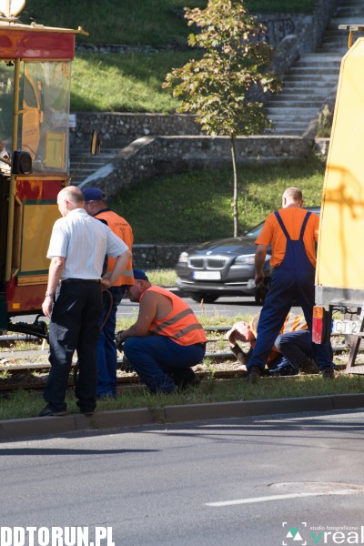 Zabytkowy tramwaj wypadł z torów