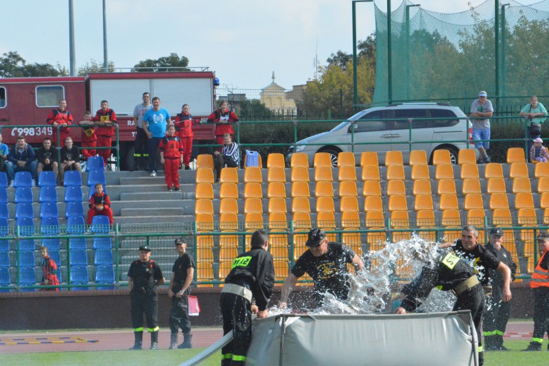 Strażacy rywalizowali na stadionie