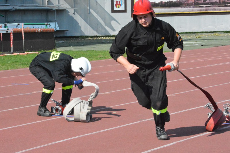 Strażacy rywalizowali na stadionie