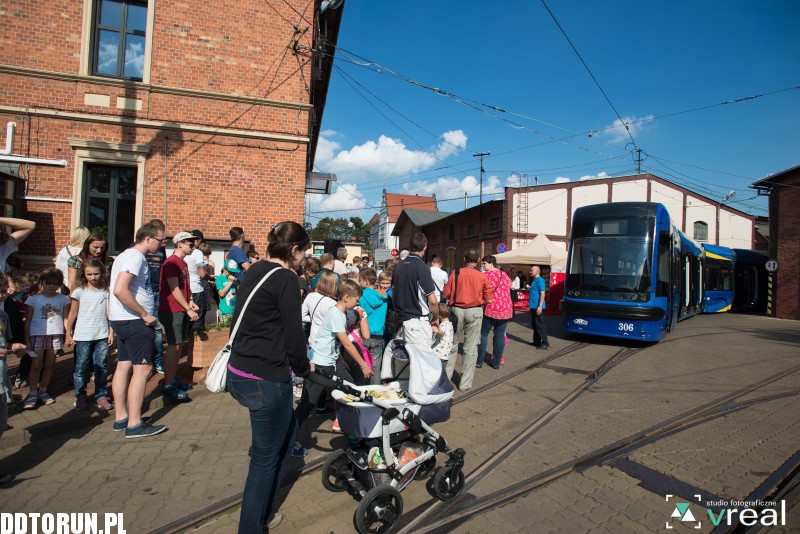 Drzwi otwarte w zajezdni tramwajowej
