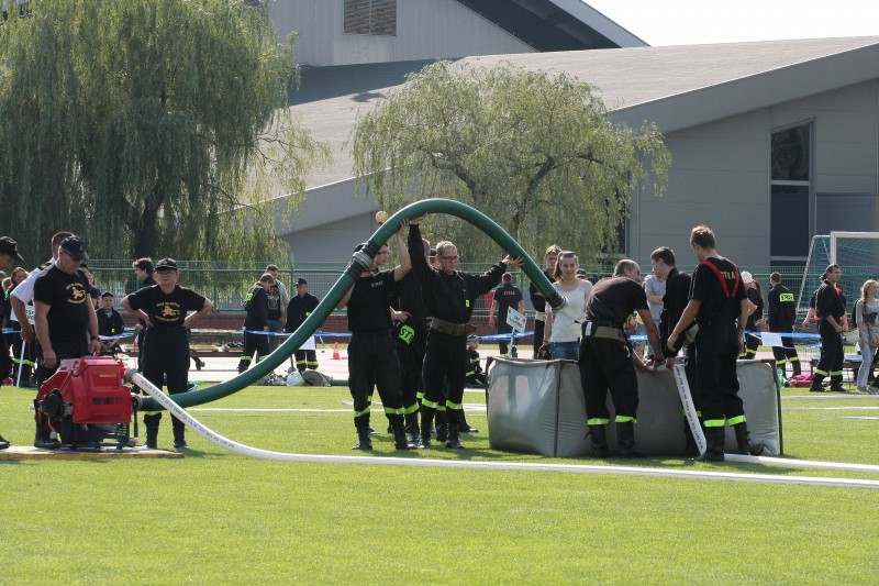 Strażacy rywalizowali na stadionie