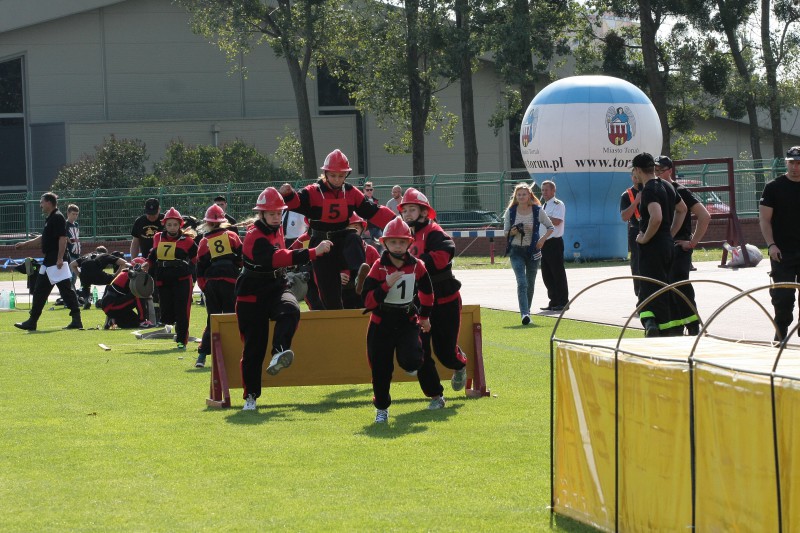 Strażacy rywalizowali na stadionie