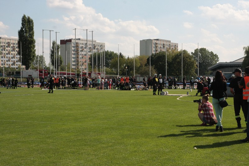 Strażacy rywalizowali na stadionie