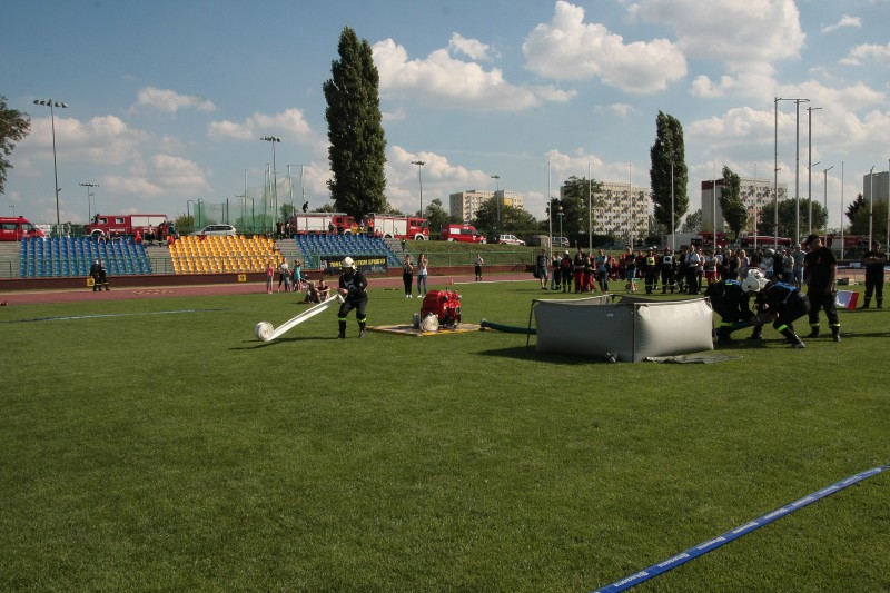 Strażacy rywalizowali na stadionie