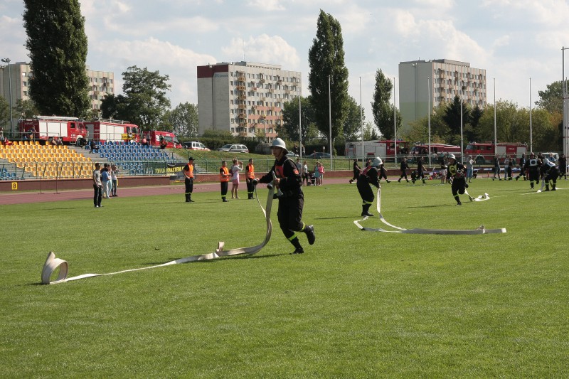 Strażacy rywalizowali na stadionie