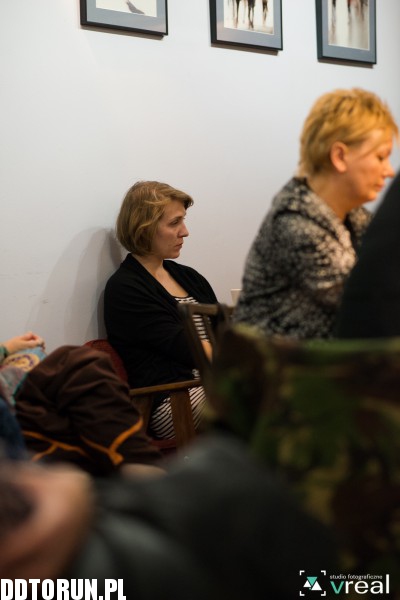 Szum w kulisach. Reportaż