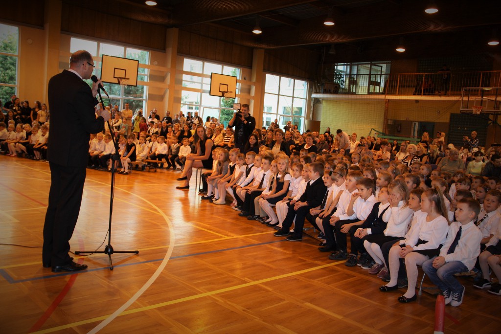 Pasowanie pierwszaków w ZS nr 8