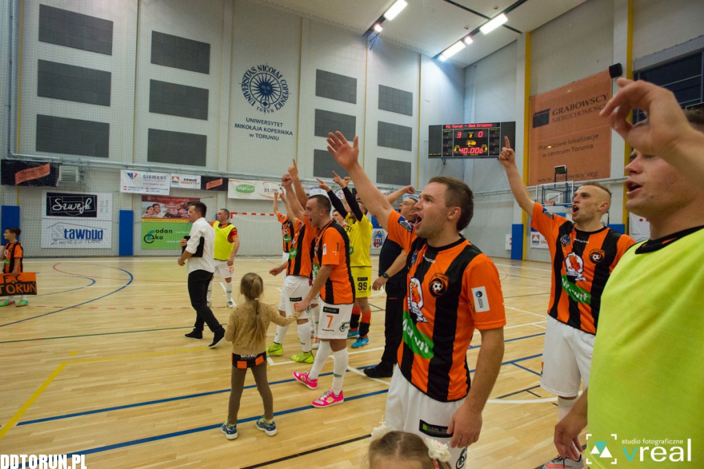 FC Toruń wygrywa u siebie