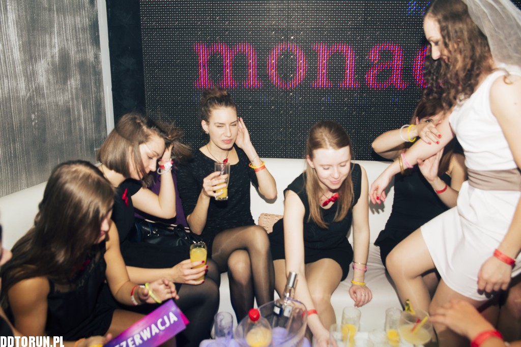 Sobotnia noc w Monaco Club