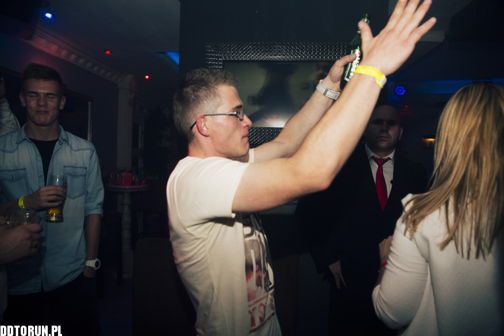 Sobotnia noc w Monaco Club
