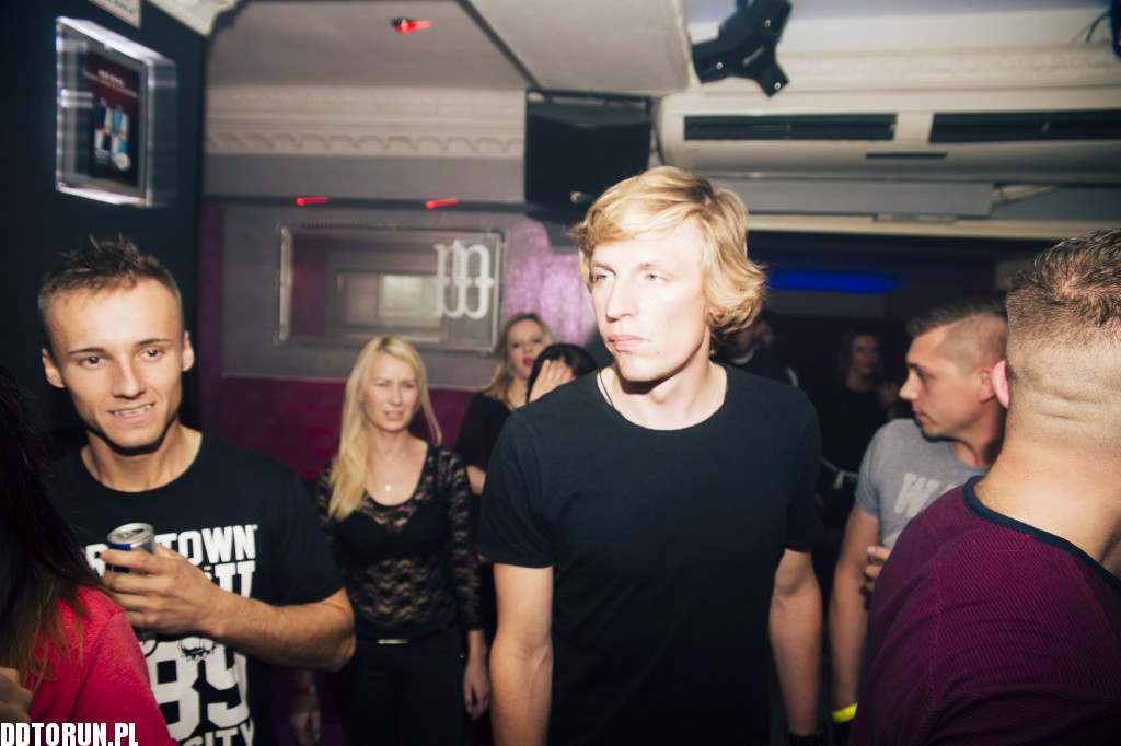 Sobotnia noc w Monaco Club