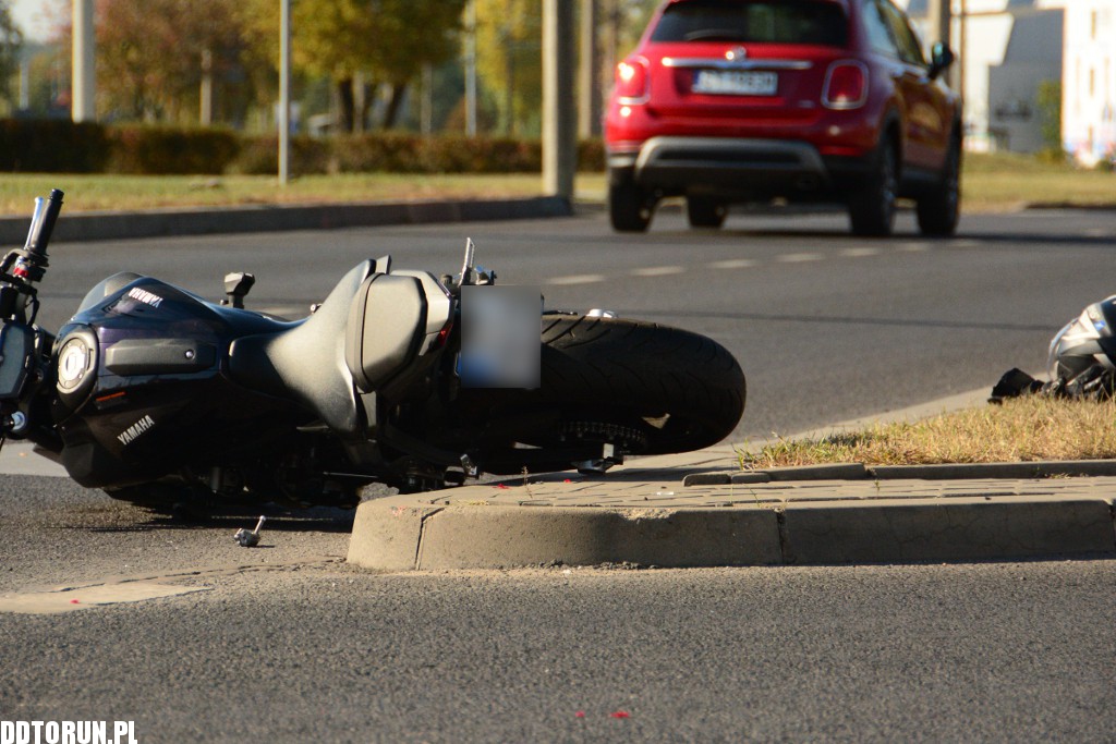 Motocyklista kontra samochód
