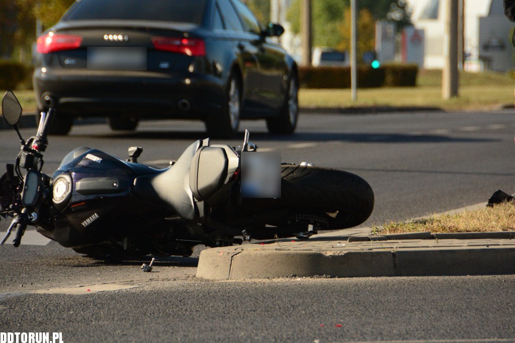 Motocyklista kontra samochód