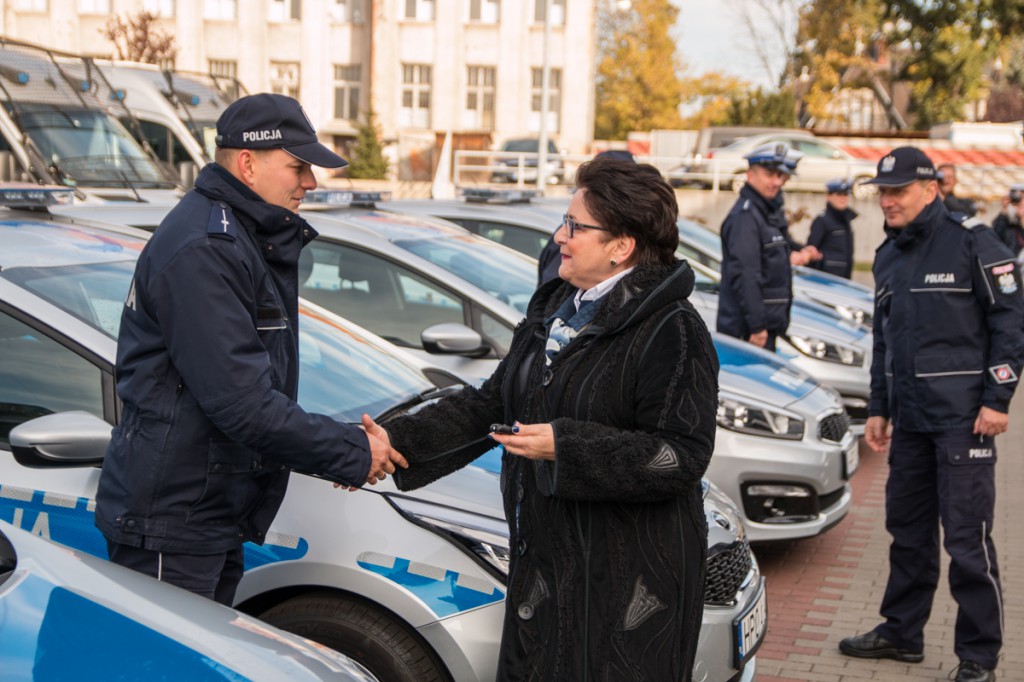 Policjanci mają nowe samochody