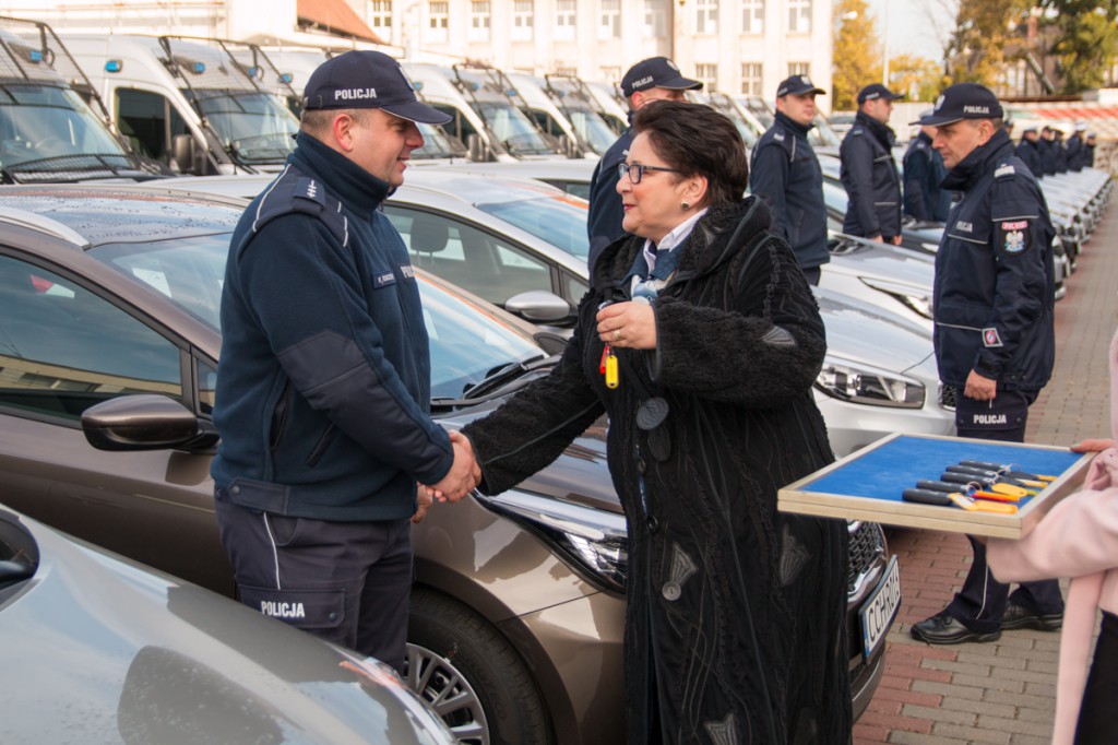 Policjanci mają nowe samochody