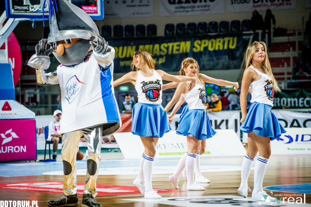 Cheerleaderki wspierają Twarde Pierniki