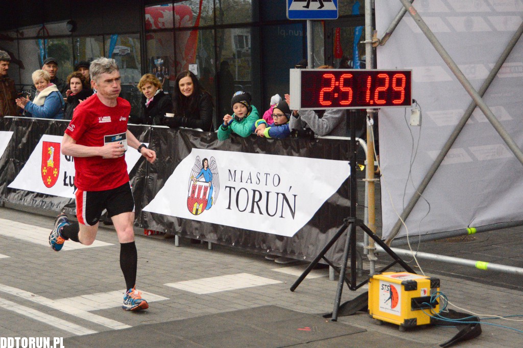 Biegacze biegali w Toruń Marathon