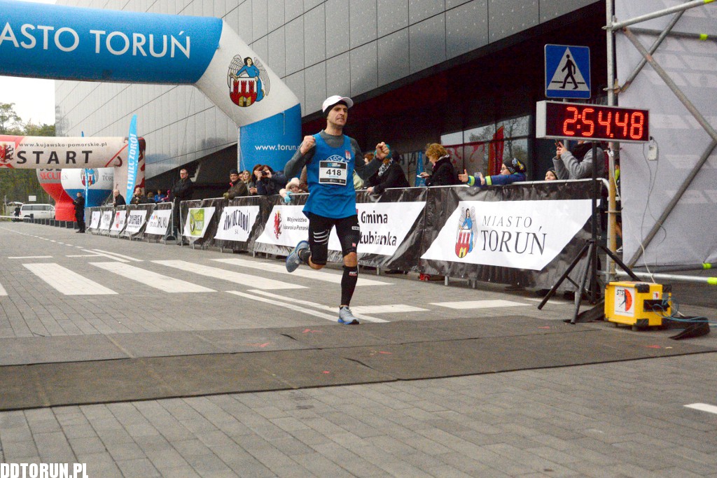 Biegacze biegali w Toruń Marathon