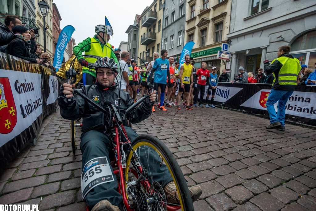 Biegacze biegali w Toruń Marathon
