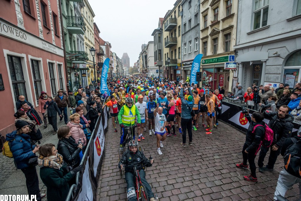 Biegacze biegali w Toruń Marathon