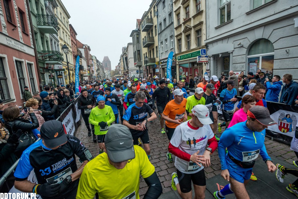 Biegacze biegali w Toruń Marathon
