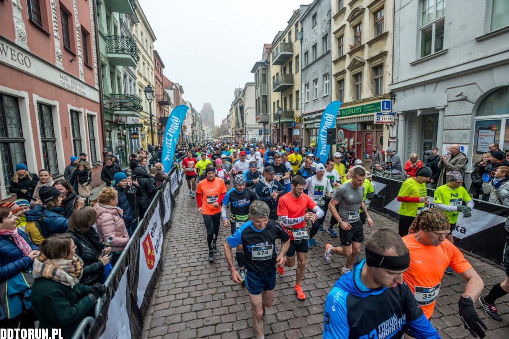 Biegacze biegali w Toruń Marathon