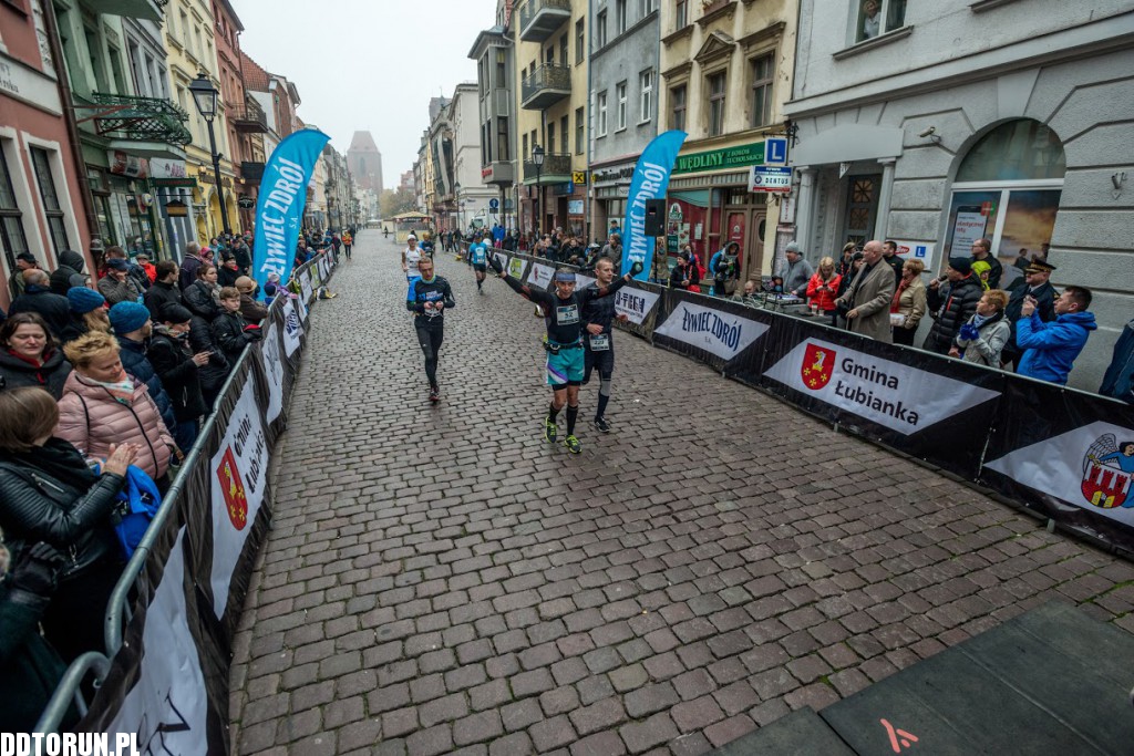 Biegacze biegali w Toruń Marathon
