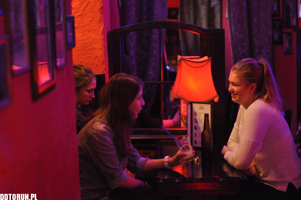 Gorący wieczór w Kredensie