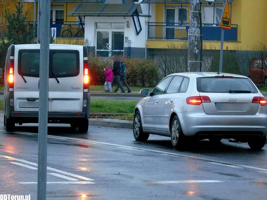 Kolizja na osiedlu Na Skarpie