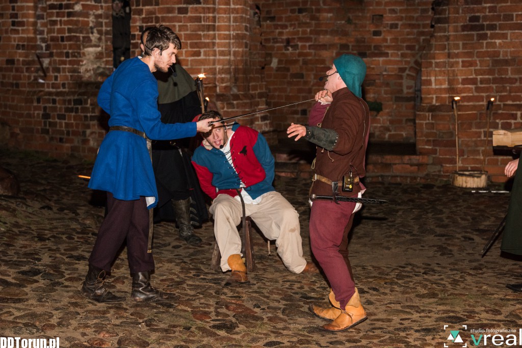 Inscenizacja historyczna w ruinach Zamku