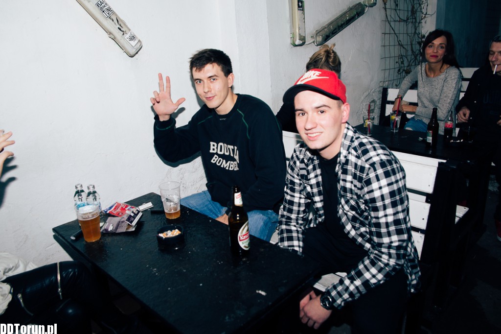 Piątkowa imprezowa noc w NRD